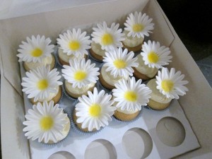 Cupcakes mit Magariten aus Blütenpaste